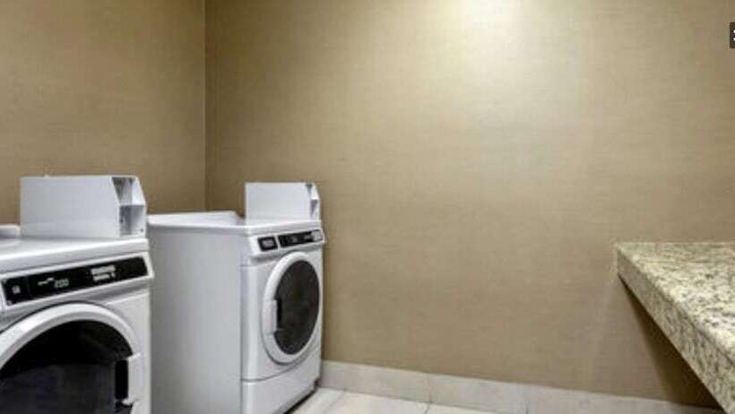 ホテル Comfort Suites The Colony  Plano West