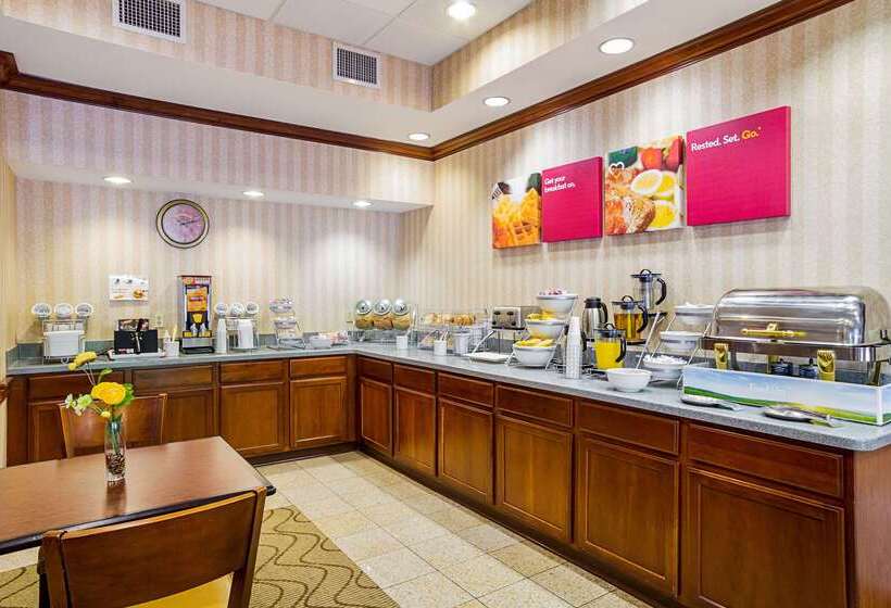 فندق Comfort Suites