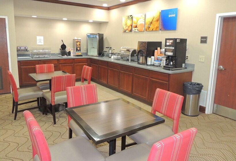 فندق Comfort Suites