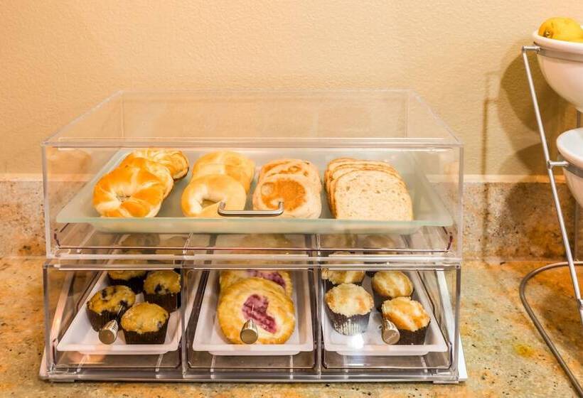 Отель Comfort Suites Westchase Houston Energy Corridor