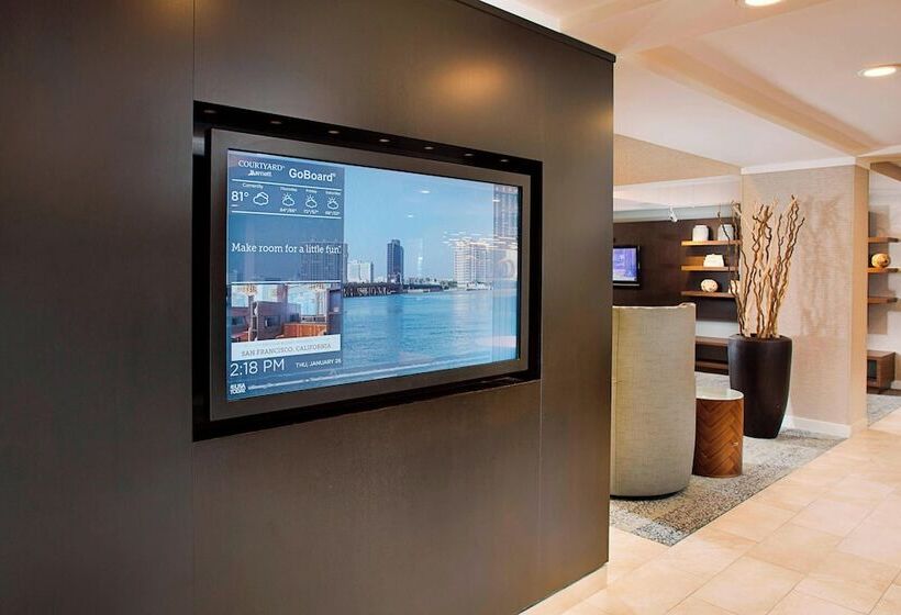 فندق Courtyard By Marriott West Palm Beach Airport