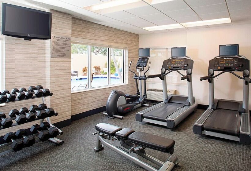 فندق Courtyard By Marriott West Palm Beach Airport