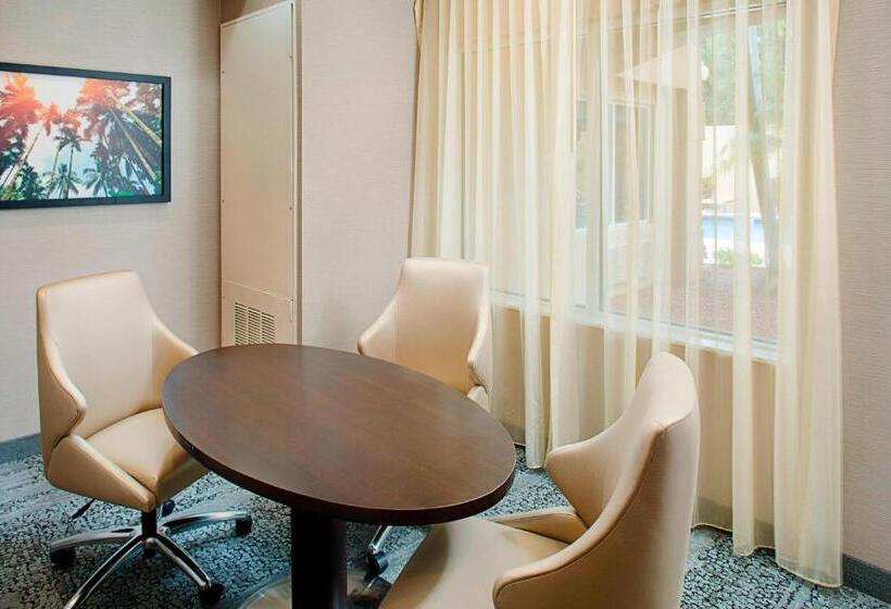 فندق Courtyard By Marriott West Palm Beach Airport