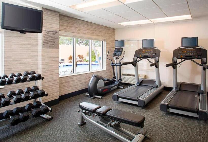 فندق Courtyard By Marriott West Palm Beach Airport