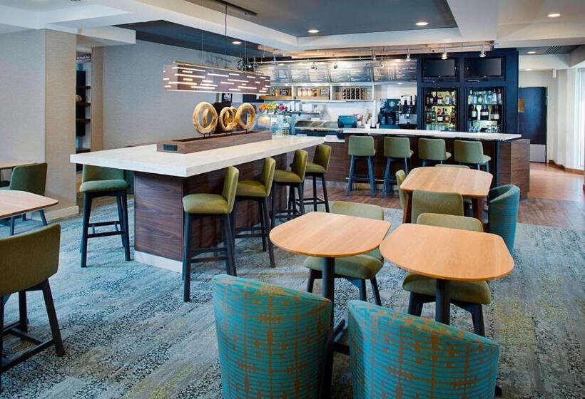 فندق Courtyard By Marriott West Palm Beach Airport