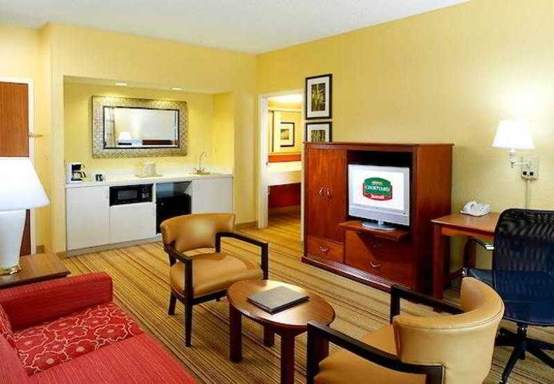 فندق Courtyard By Marriott West Palm Beach Airport