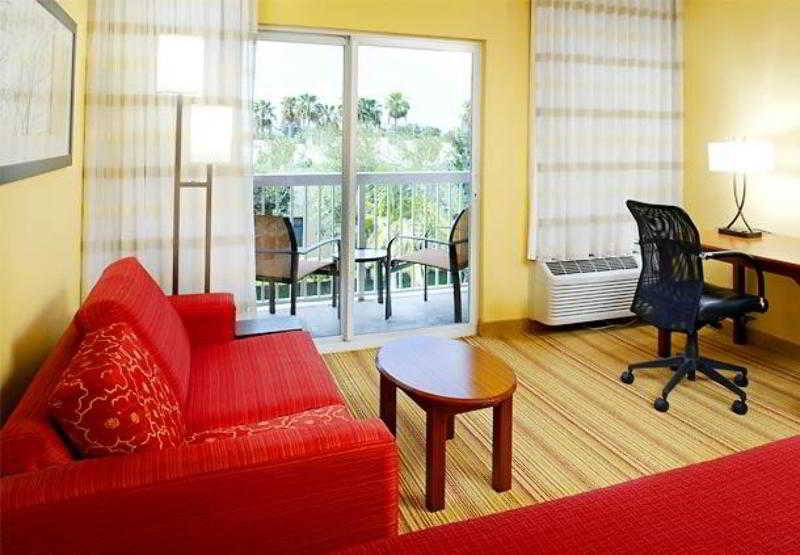 فندق Courtyard By Marriott West Palm Beach Airport