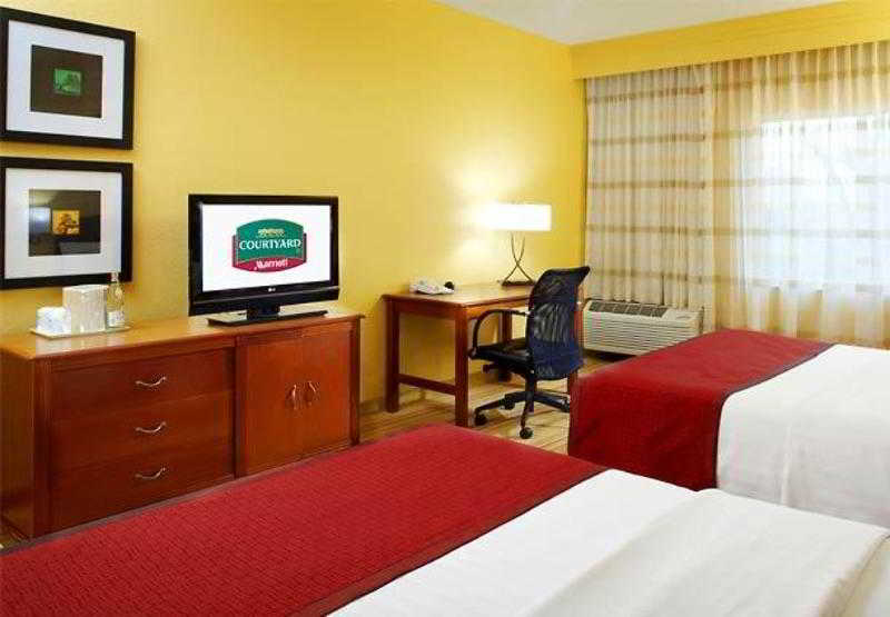 فندق Courtyard By Marriott West Palm Beach Airport