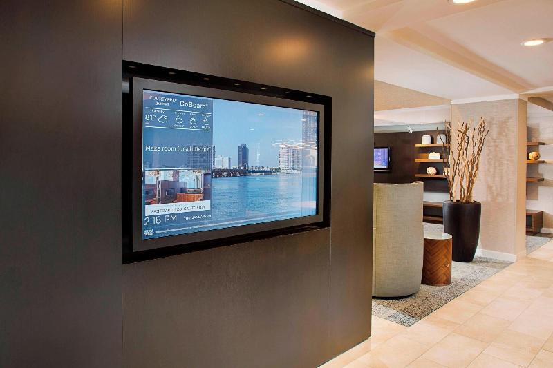 فندق Courtyard By Marriott West Palm Beach Airport