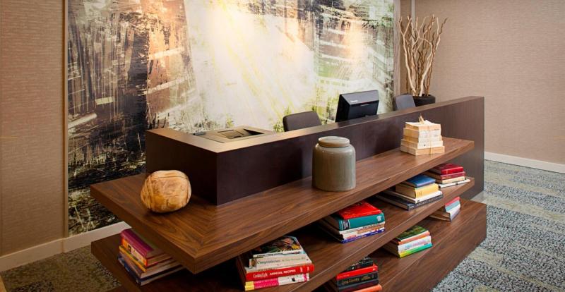فندق Courtyard By Marriott West Palm Beach Airport
