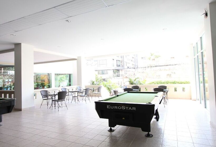 هتل Crown Pattaya Beach