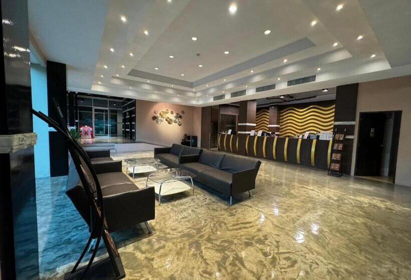 هتل Crown Pattaya Beach