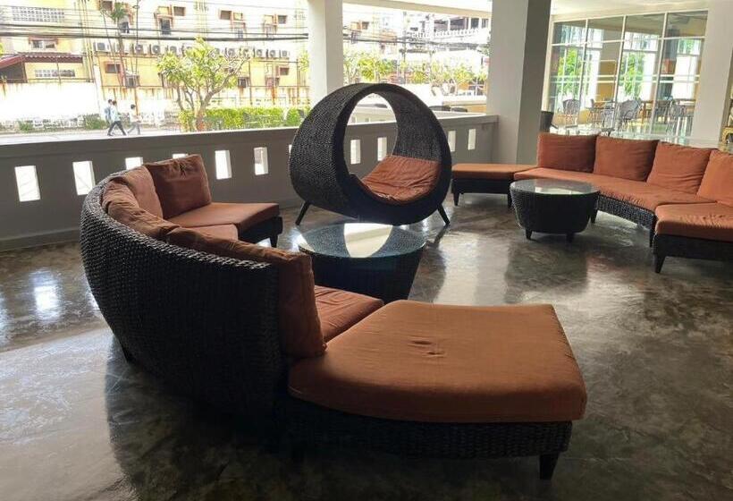 هتل Crown Pattaya Beach