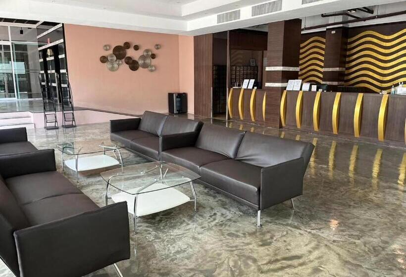 هتل Crown Pattaya Beach