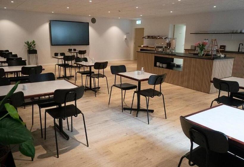 בית מלון כפרי Djurhuus