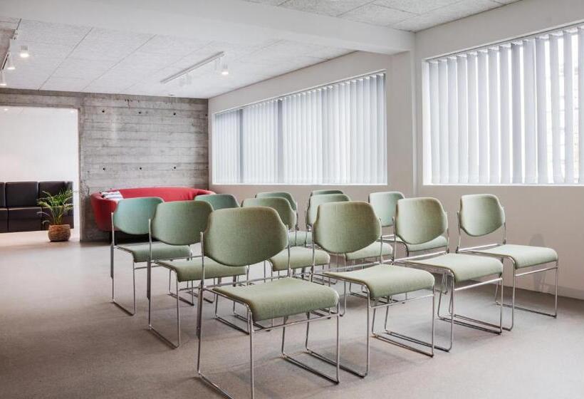 בית מלון כפרי Djurhuus