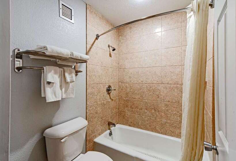 فندق Econo Lodge Inn & Suites Near Bricktown