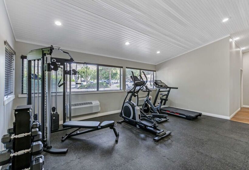 בית מלון כפרי Baymont By Wyndham Missoula