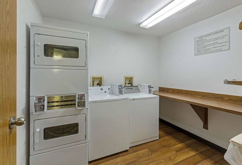 בית מלון כפרי Baymont By Wyndham Missoula