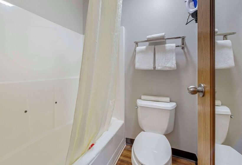 בית מלון כפרי Baymont By Wyndham Missoula