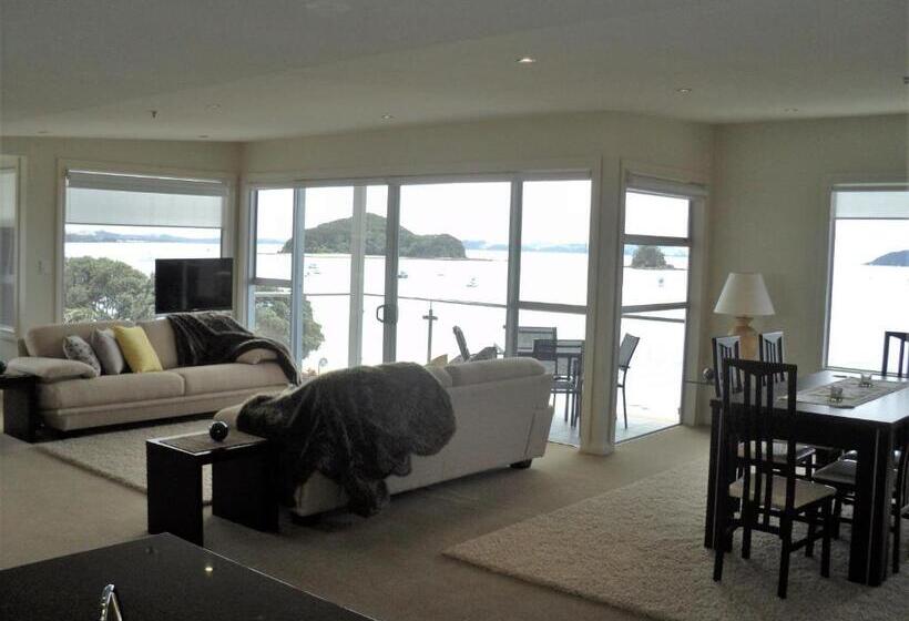 Отель Edgewater Palms Apartments