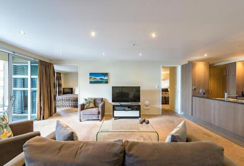 Отель Edgewater Palms Apartments