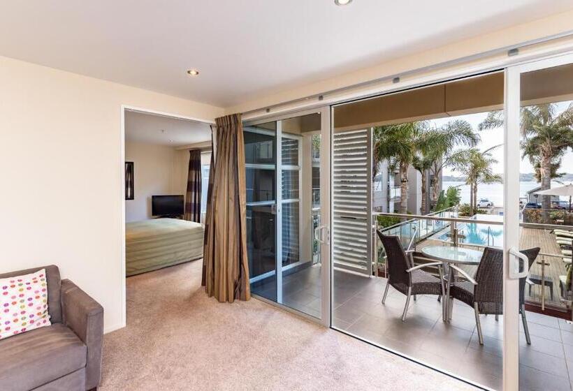 Отель Edgewater Palms Apartments