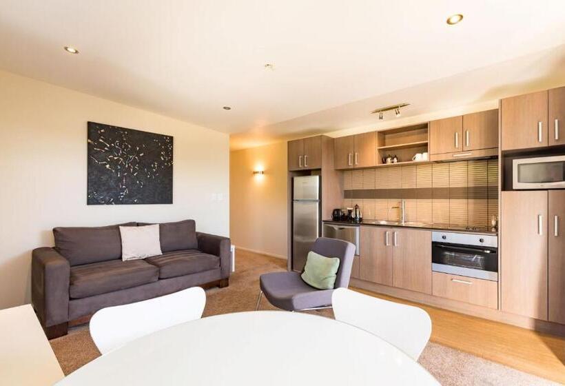 Отель Edgewater Palms Apartments