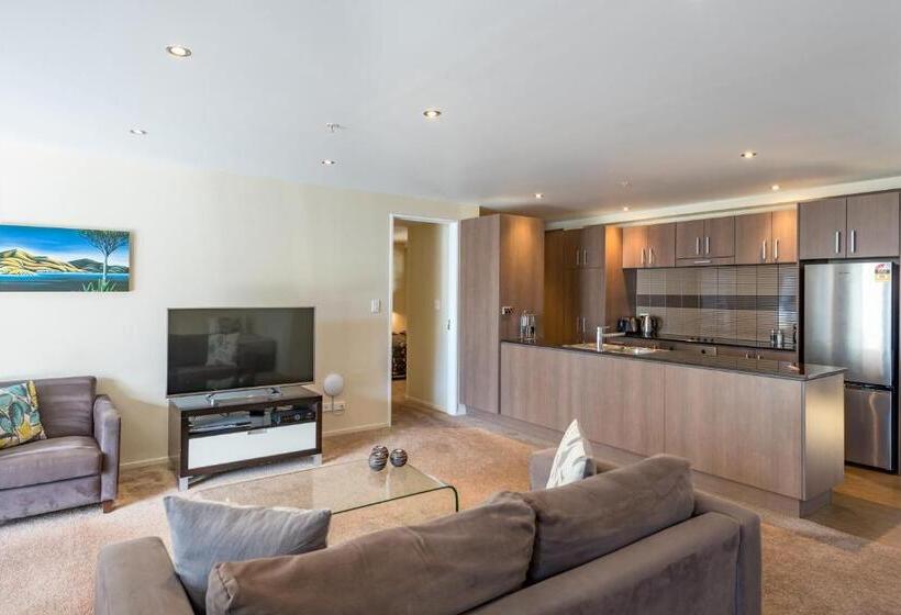 Отель Edgewater Palms Apartments