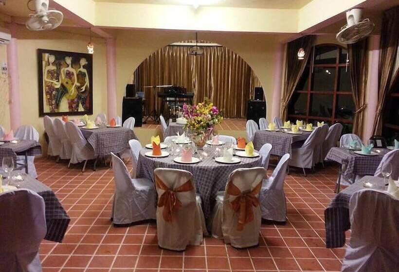 Отель Ekman Garden Resort