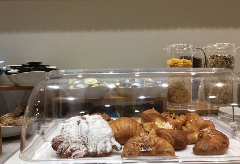 ホテル Est Piombino