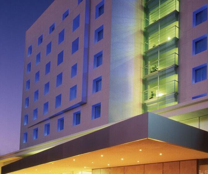 호텔 Fiesta Inn Express Puebla Finsa