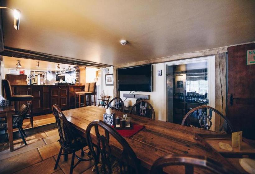 فندق Fox Country Inn