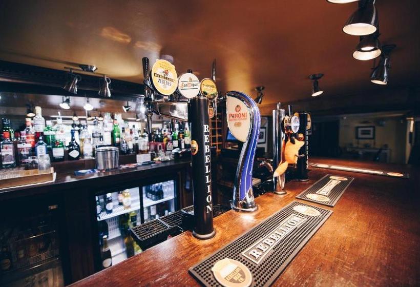 فندق Fox Country Inn