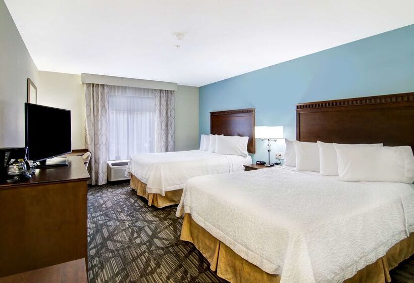 Отель Hampton Inn & Suites Saint John