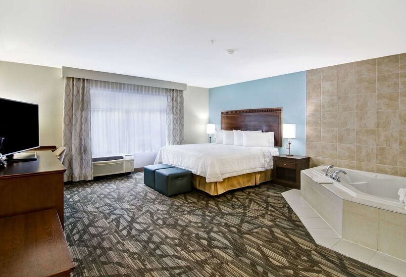 Отель Hampton Inn & Suites Saint John