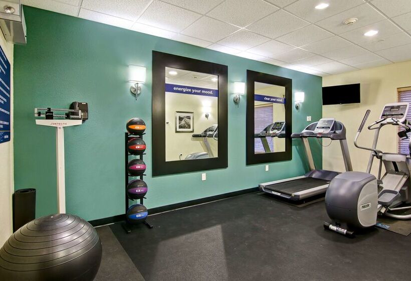 Отель Hampton Inn & Suites Saint John