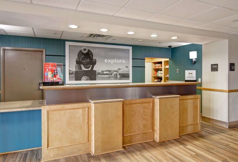 Отель Hampton Inn & Suites Saint John