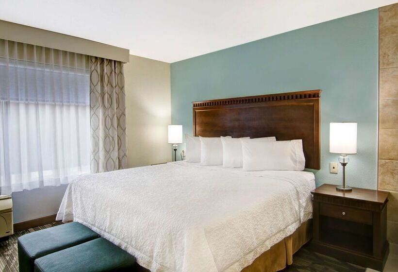 Отель Hampton Inn & Suites Saint John