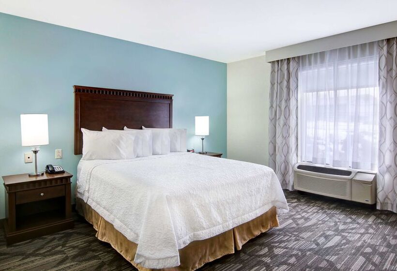 Отель Hampton Inn & Suites Saint John