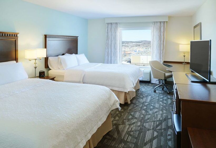 هتل Hampton Inn & Suites Saint John