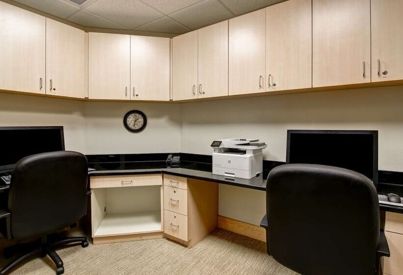 Отель Hampton Inn & Suites Saint John