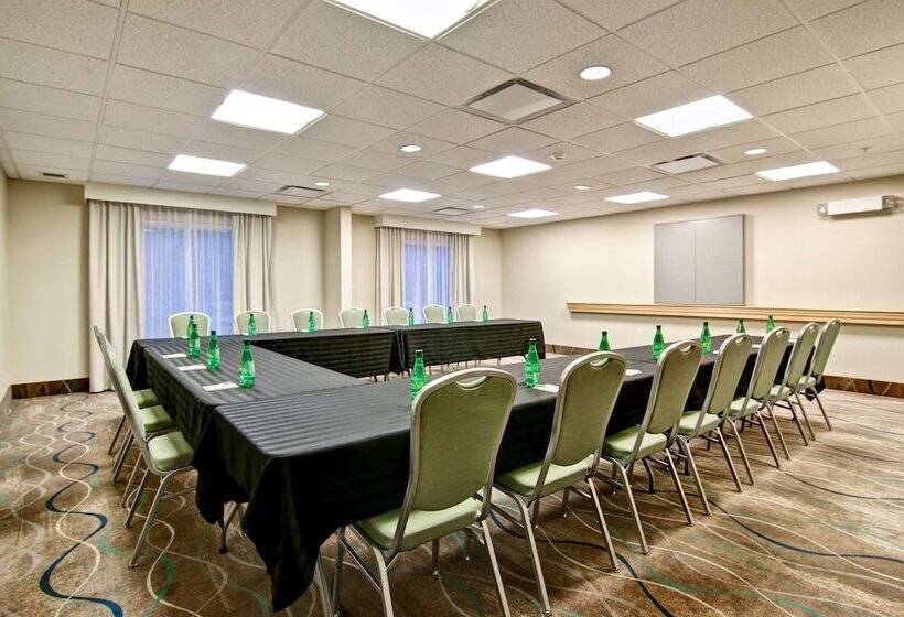 Отель Hampton Inn & Suites Saint John