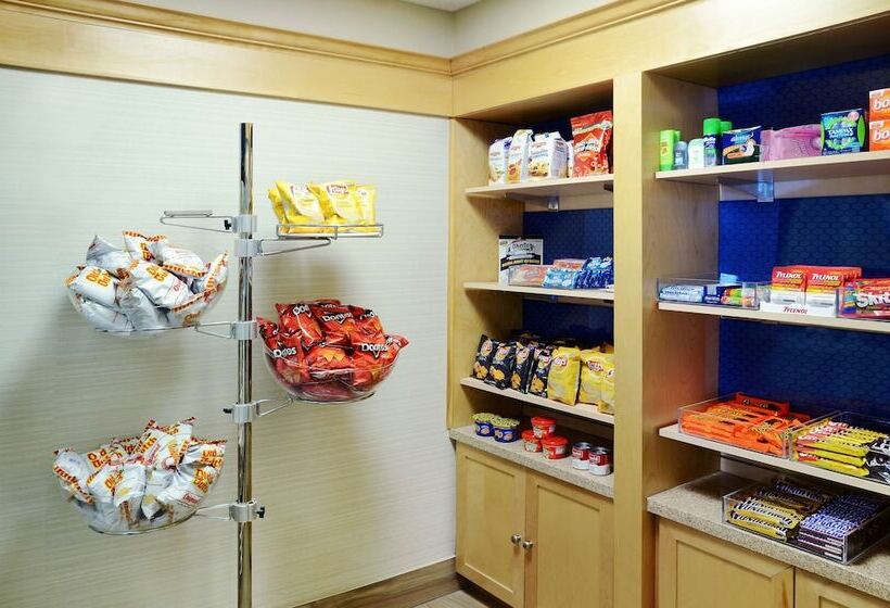 Отель Hampton Inn & Suites Saint John