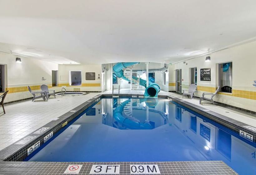 Отель Hampton Inn & Suites Saint John