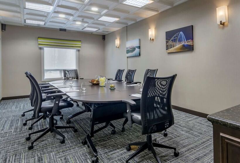 فندق Hampton Inn & Suites By Hilton Edmonton/west