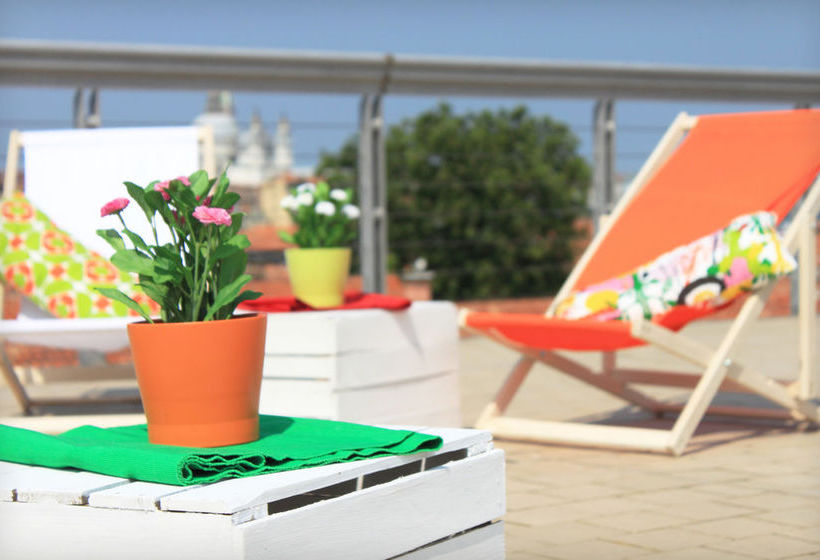 هتل Sunny Terrace Hostel