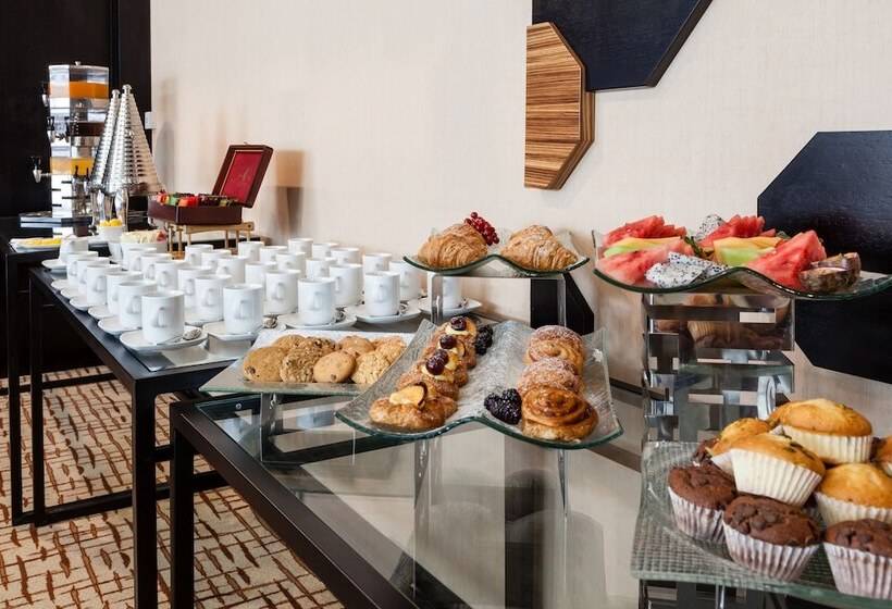 هتل Holiday Inn Dubai Al Barsha, An Ihg