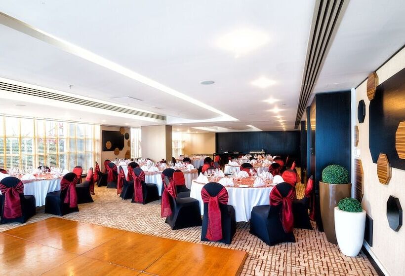 هتل Holiday Inn Dubai Al Barsha, An Ihg