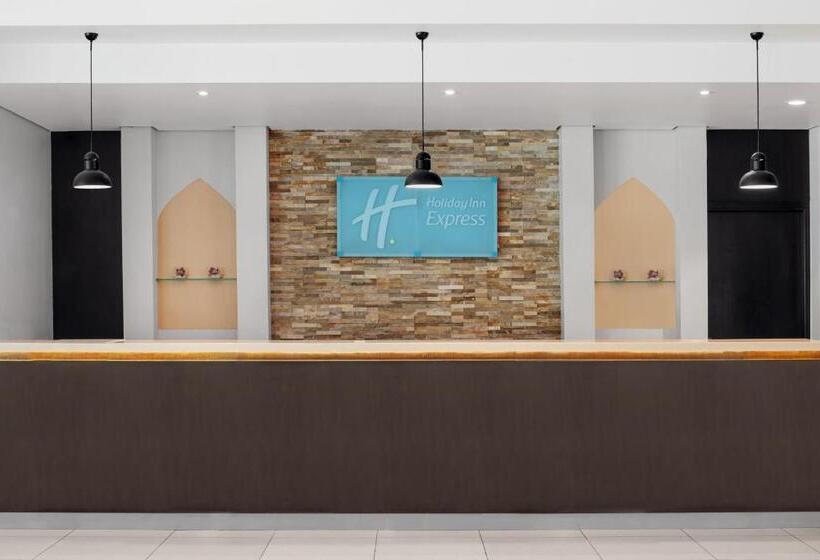 هتل Holiday Inn Express Dubai Internet City, An Ihg